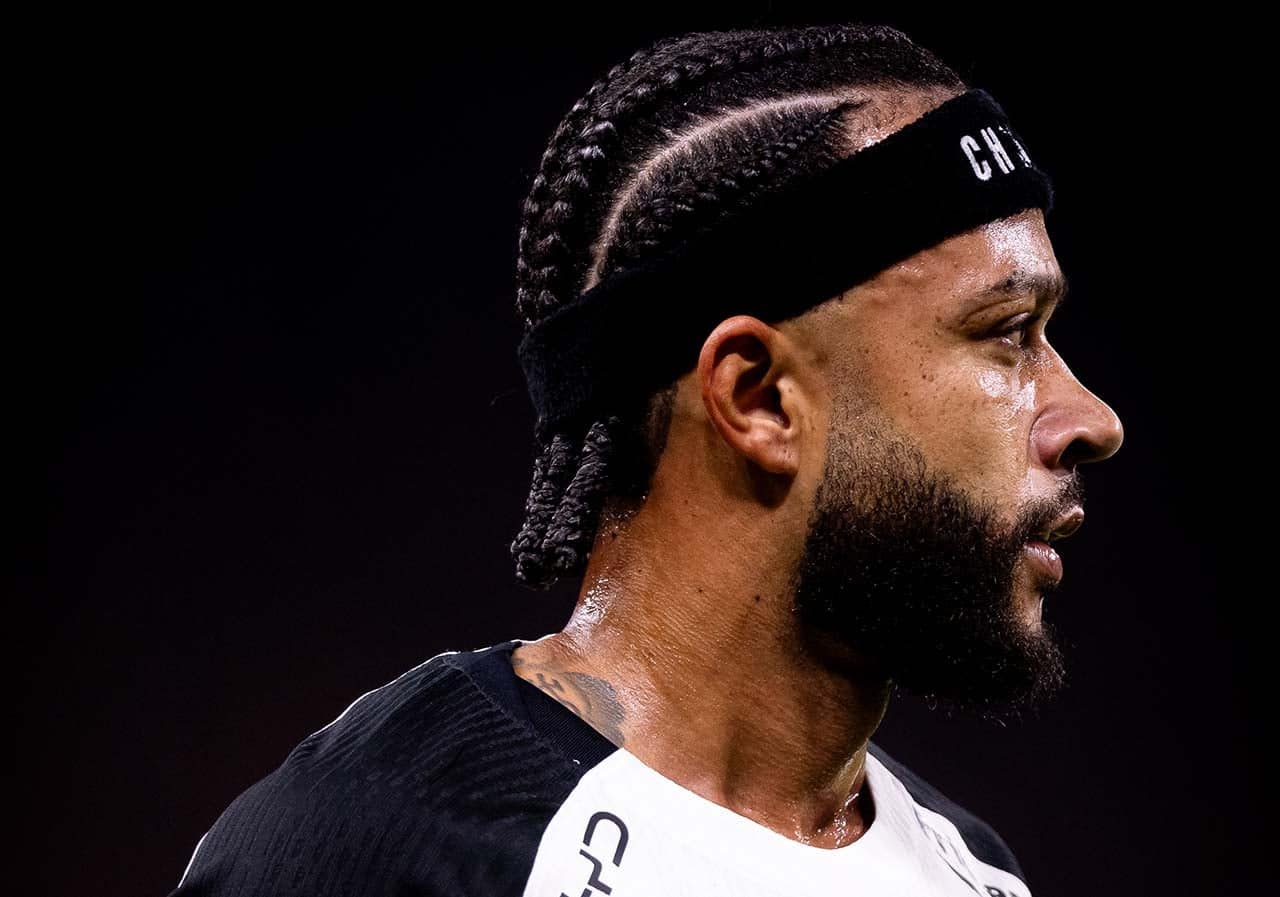 Memphis Depay renova com Corinthians e fica até 2028 — Futebol