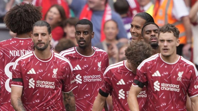 Liverpool desperdiça dois gols de vantagem e perde para o Monaco na estreia de Iraola em Anfield — Futebol