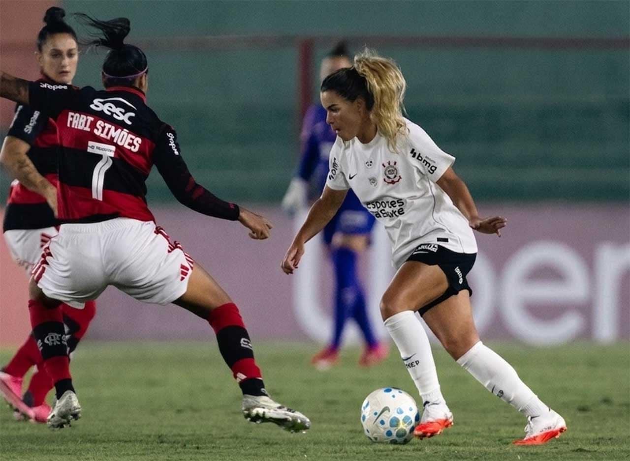 Corinthians segura pressão com um a menos e volta ao topo do Brasileirão Feminino — Futebol