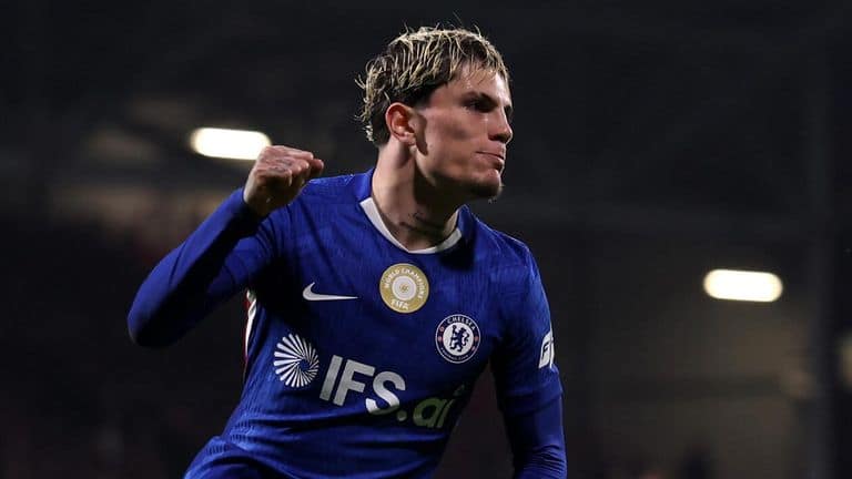 Aston Villa recebe Garnacho em Birmingham após venda recorde de Rogers ao Chelsea — Futebol