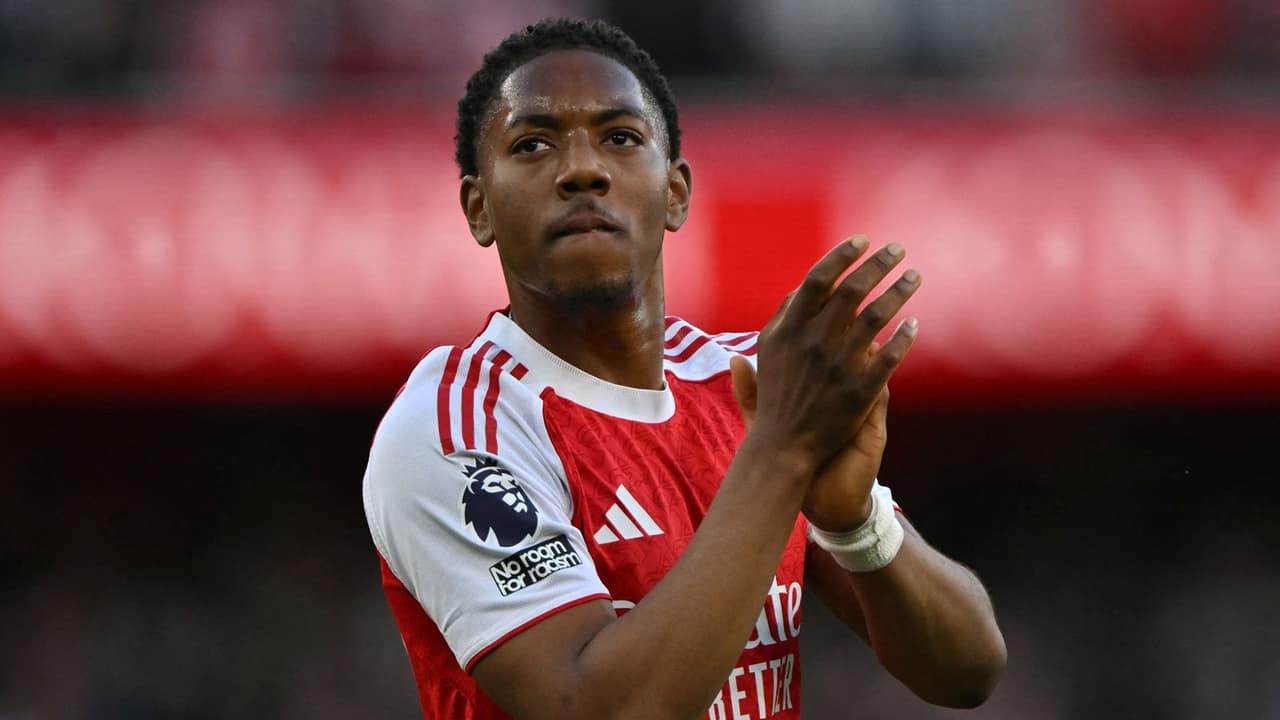 Guimarães por £75mi: Chelsea sonda Lewis-Skelly e Arsenal resiste — Futebol