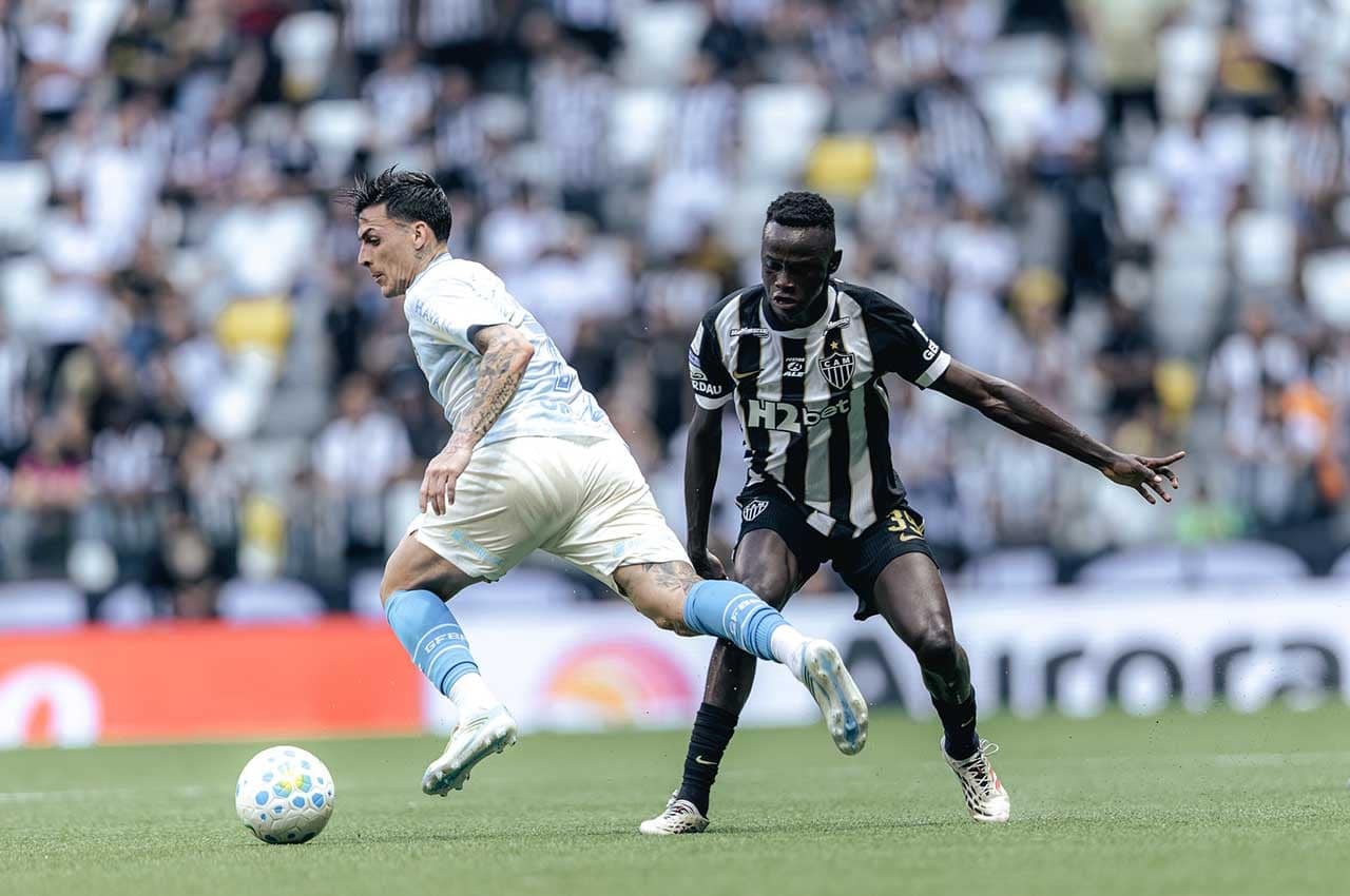 Galo atropela o Grêmio e sobe na tabela com raça e domínio total na Arena MRV — Futebol