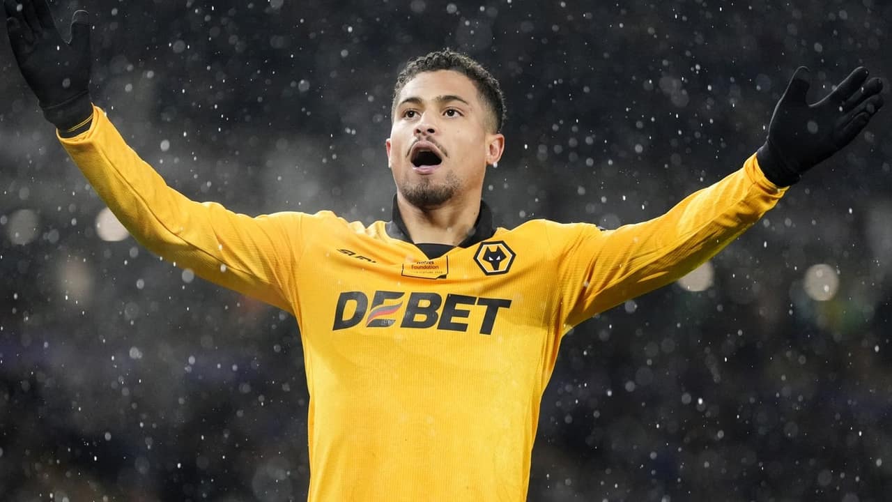 João Gomes desembarca no Aston Villa direto do treino do Wolves em Portugal — Futebol