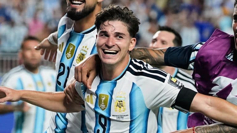 Arsenal corre atrás de Julián Álvarez e mira acordo antes da pré-temporada — Futebol