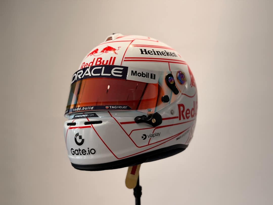 Bearman se diz lisonjeado com rumores da Red Bull enquanto Verstappen pesa o futuro — Fórmula 1