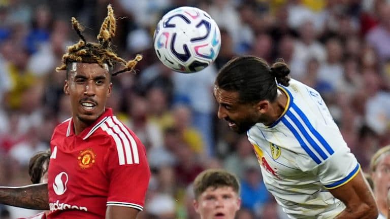 Manchester United vence Leeds nos pênaltis após empate eletrizante — Futebol