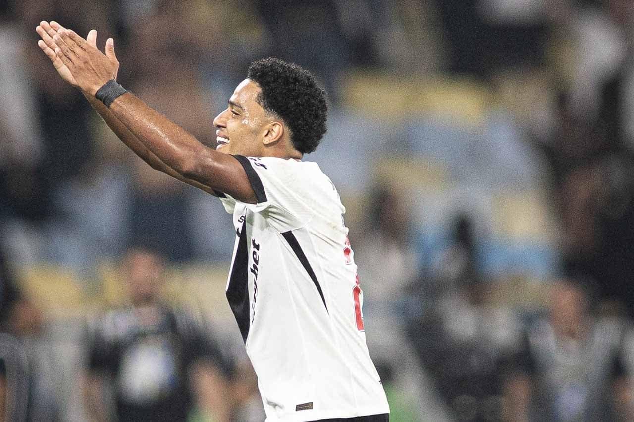 Brenner acorda de jejum, marca dois e coloca o Vasco nas quartas da Copa do Brasil — Futebol