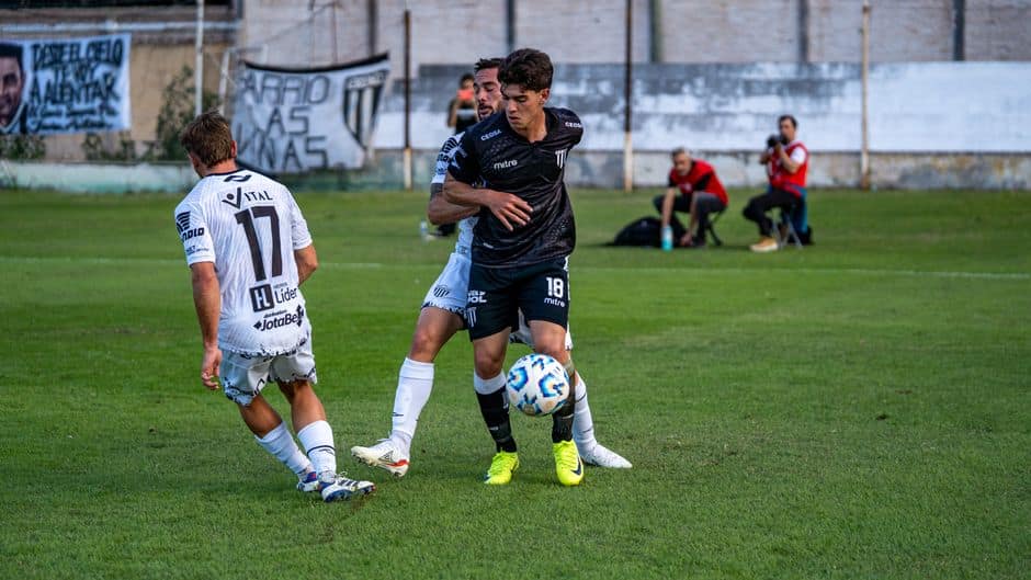 Lesões duplas na zaga expõem Fluminense em calendário apertado — Futebol
