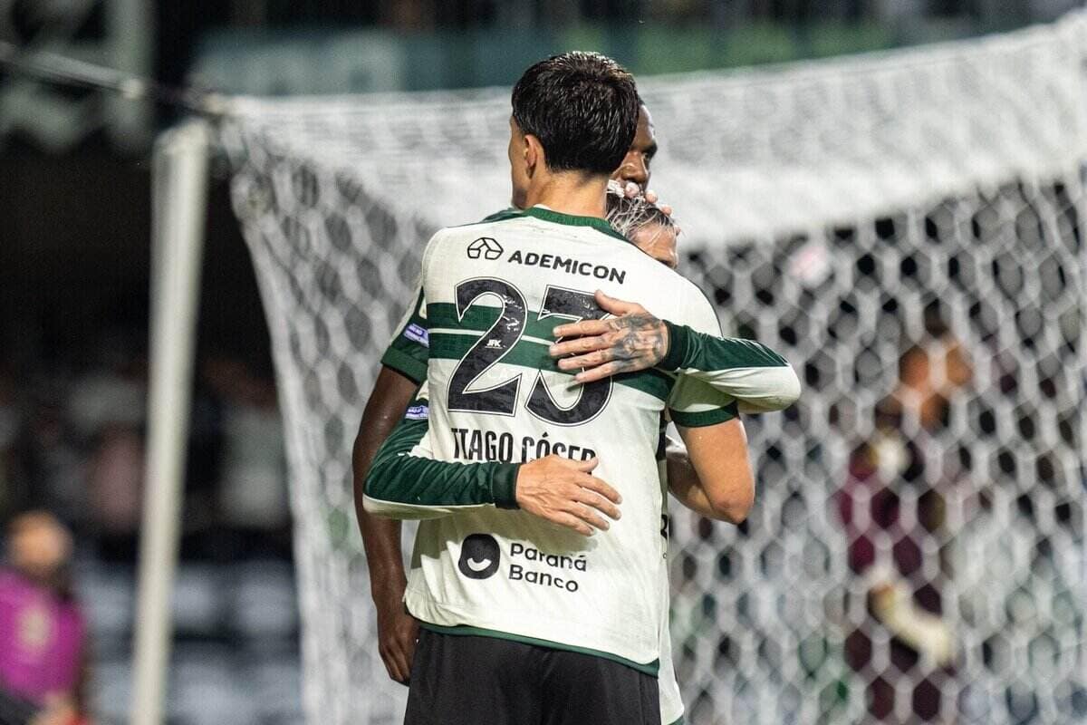 Jacy cai no túnel, sofre lesão e vê gol anulado, mas Coritiba ainda bate a Chapecoense — Futebol