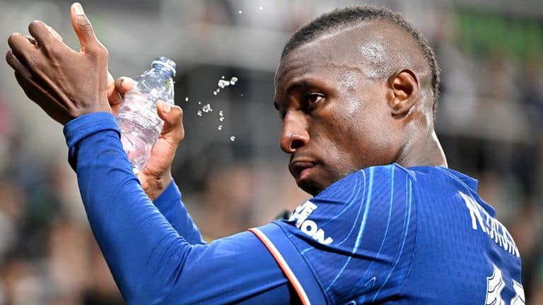 Alonso mantém James como capitão e reforça desejo de reter Enzo no Chelsea — imagem 3