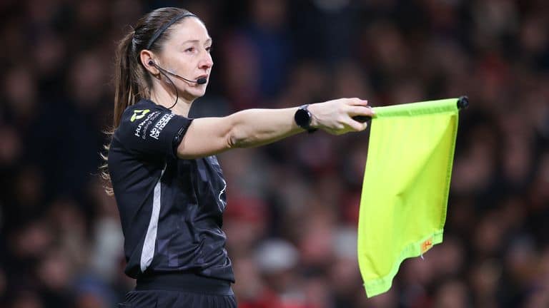 Mais de 150 jogos na Premier League: Sian Massey-Ellis se aposenta e assume cargo na FA — Futebol