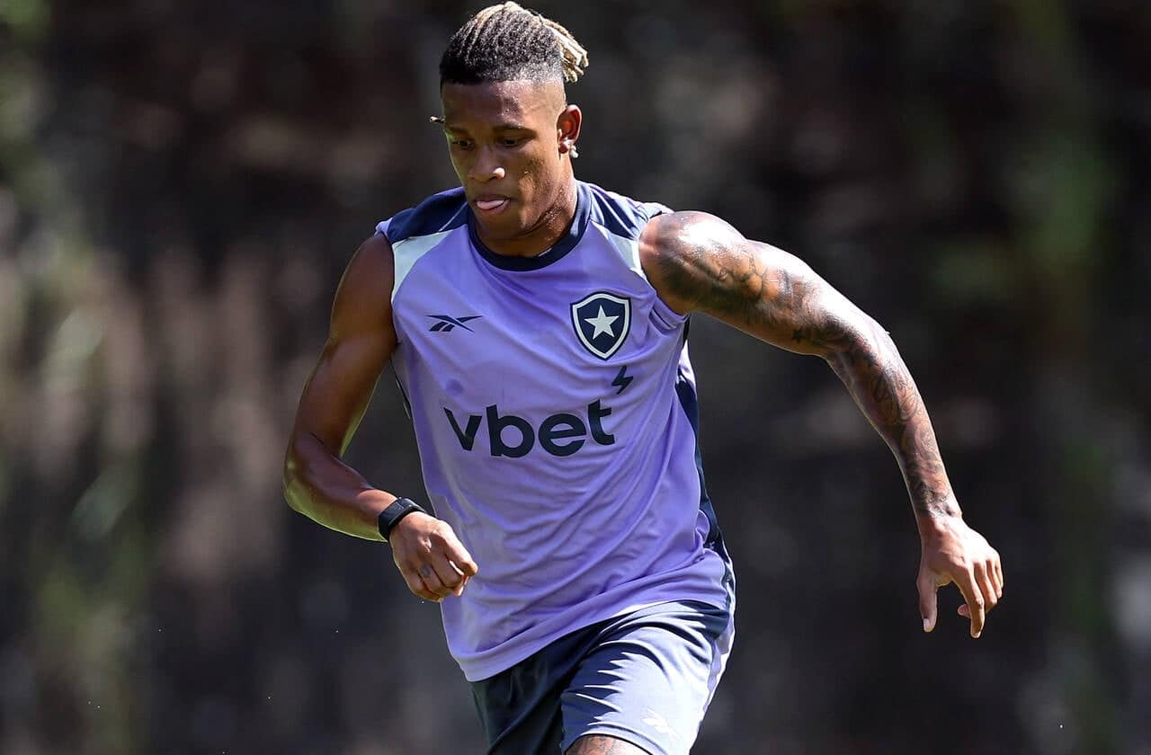 Por que Danilo treina forte antes do retorno ao Botafogo? — Futebol
