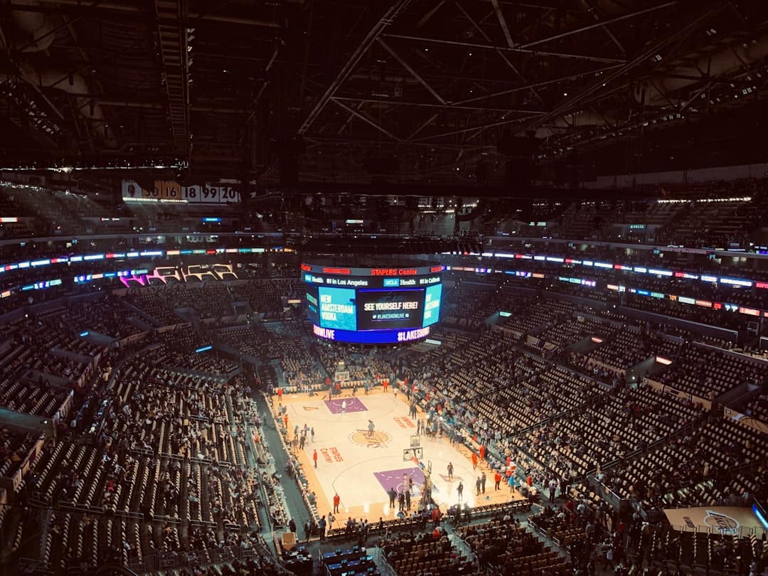 Venda recorde dos Lakers por US$ 12,5 bi expõe volatilidade no mercado da NBA — Basquete