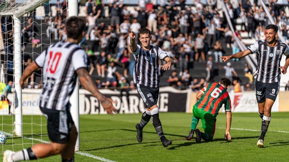 Brenner acorda de jejum, marca dois e coloca o Vasco nas quartas da Copa do Brasil — Futebol
