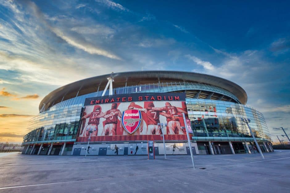 Tzolis em evidência expõe fragilidade de Coventry na abertura da Premier League — Futebol