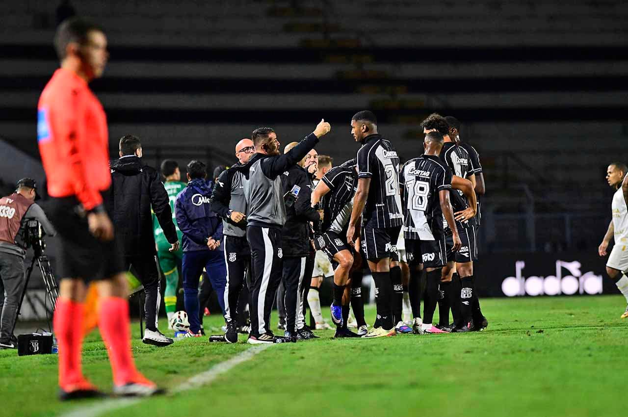 Ponte Preta carrega o pior jejum da Série B e vê o abismo se abrir na lanterna — Futebol