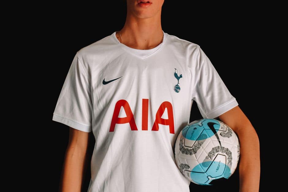 Saída de Spence por £30m expõe planejamento do Tottenham na lateral — Futebol