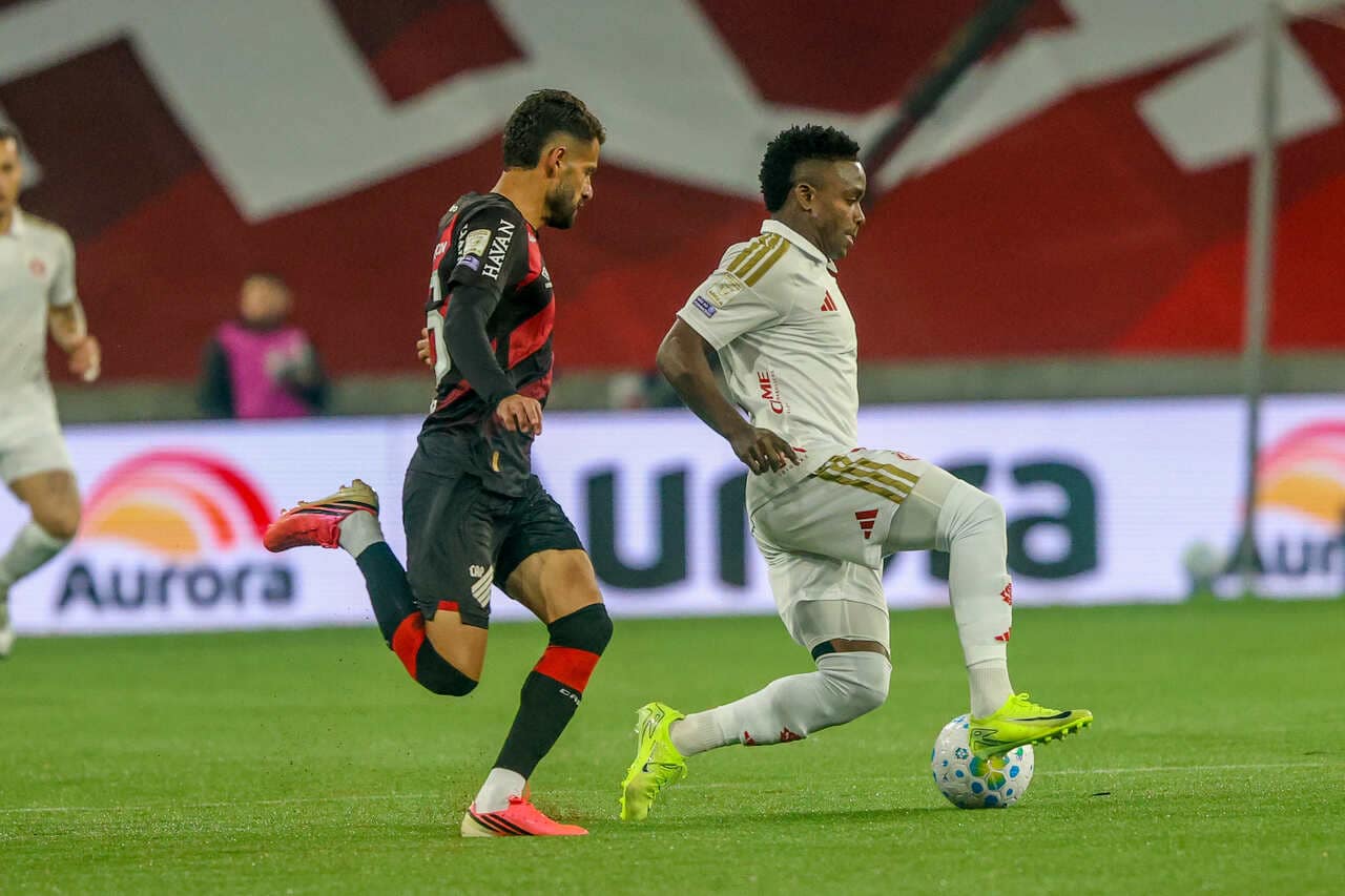 Athletico aproveita erros do Inter e sobe ao G3 do Brasileirão — Futebol