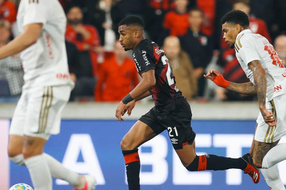 Athletico aproveita erros do Inter e sobe ao G3 do Brasileirão — Futebol