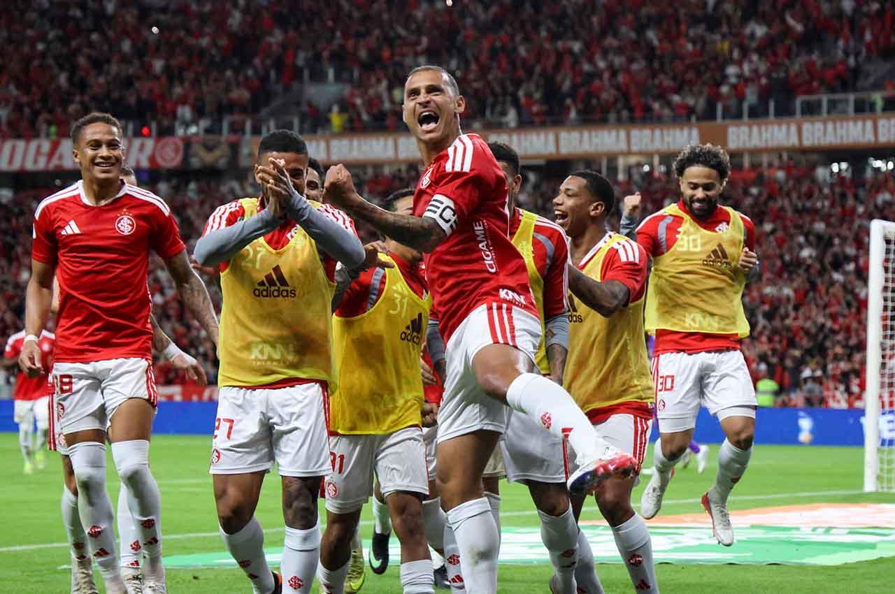 Por que o Internacional dominou o segundo tempo e abriu vantagem contra o Corinthians? — Futebol
