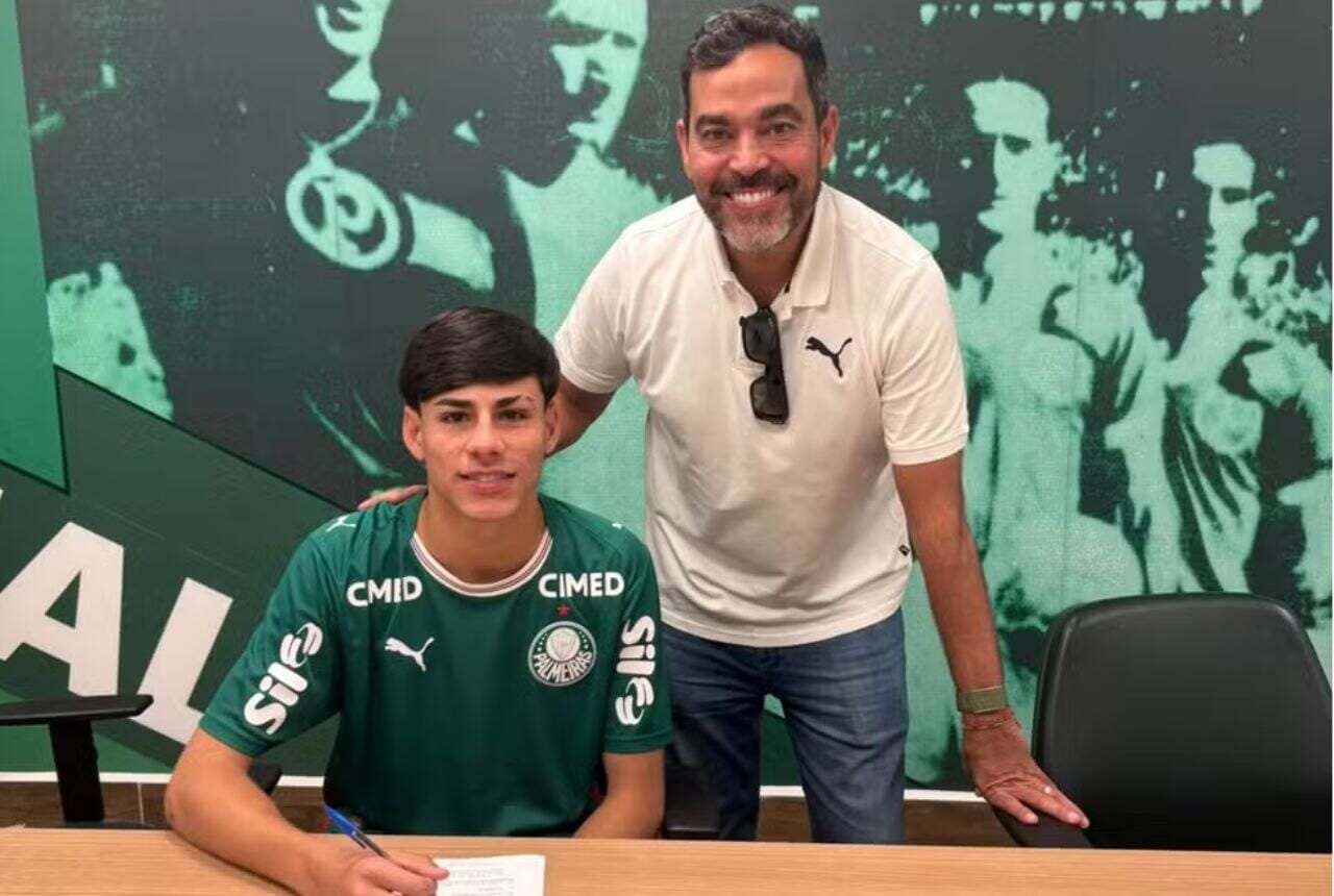 Palmeiras blinda João França com contrato profissional e multa de R$ 580 milhões — Futebol