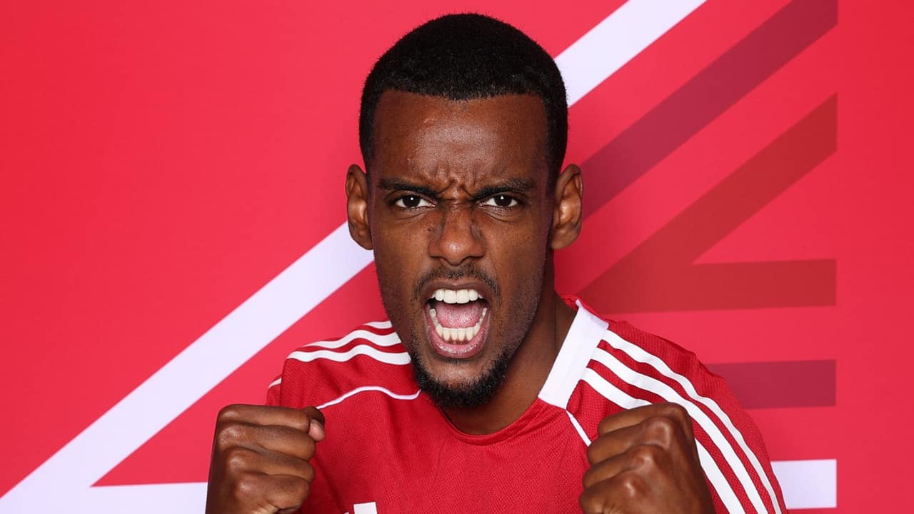 Isak enfrenta recepção hostil em St James' Park ao buscar retomada no Liverpool — Futebol