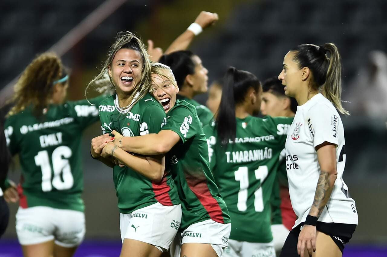 Palmeiras vence Corinthians com gol de ex e assume liderança no Paulistão Feminino — Futebol