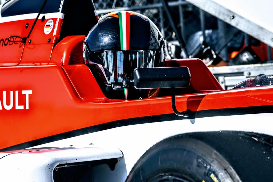Hamilton revela coração afundado após Ferrari acertar mecânico no pit stop — Fórmula 1
