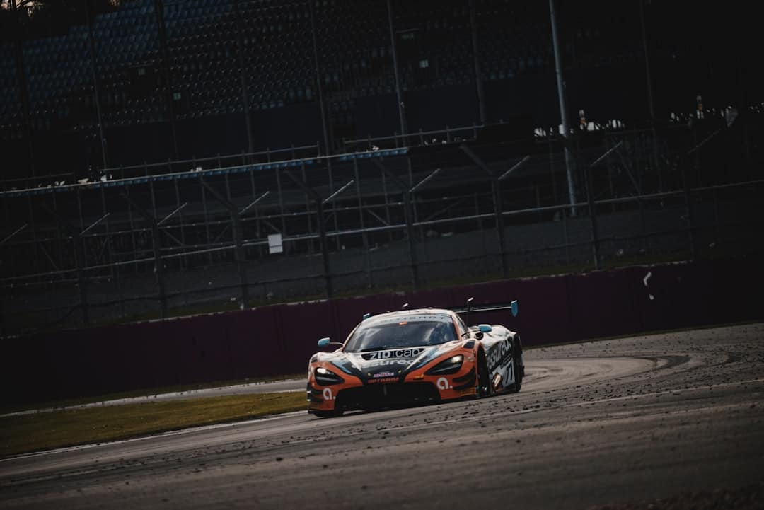 Leclerc resgata a Ferrari com vitória épica em Silverstone 2026 — Fórmula 1
