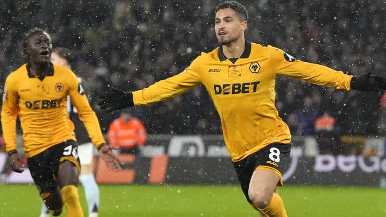 Aston Villa contrata João Gomes e ganha raça no meio-campo — Futebol