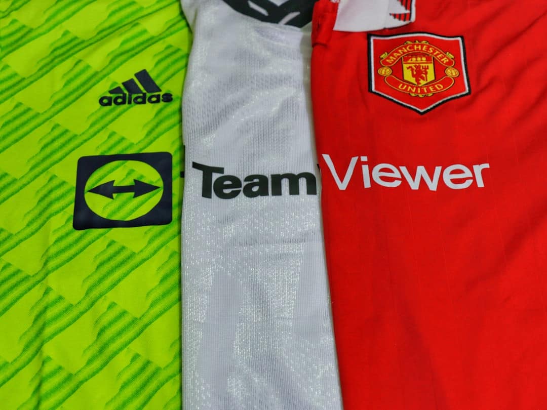 Manchester United monitora Lewis Hall e Antonee Robinson na lateral esquerda — Futebol