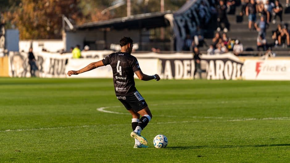Por que o Santos renovou Escobar até 2027? — Futebol