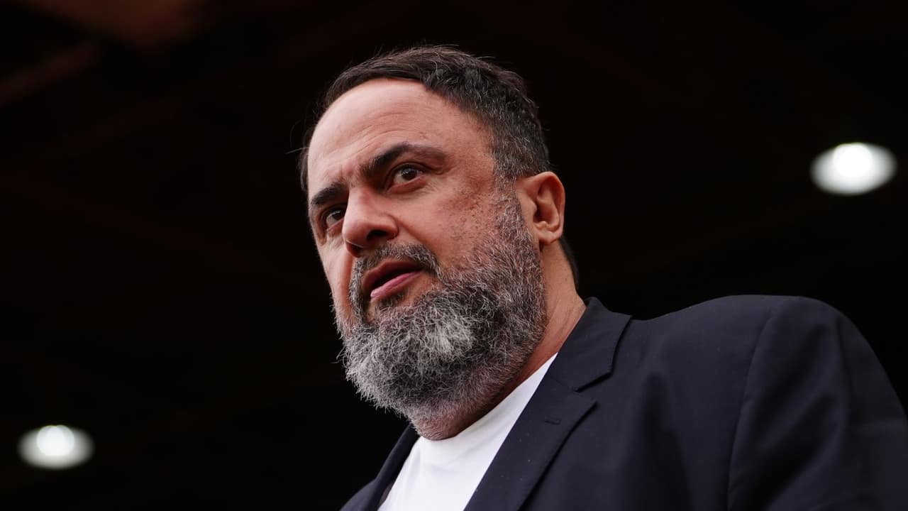 Dono do Nottingham Forest aciona Justiça contra Crystal Palace por faixa ofensiva no Selhurst Park — Futebol