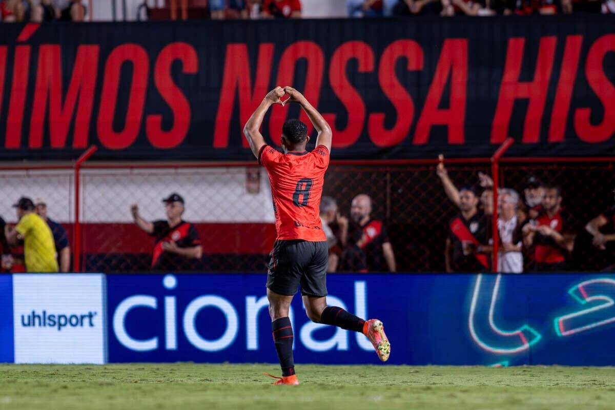 Atlético-GO vence Fortaleza com um a menos e sobe na Série B — Futebol