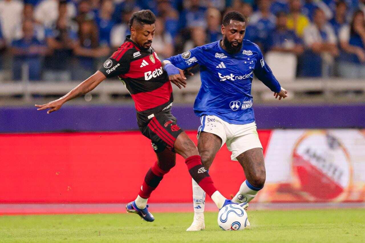 Cartão amarelo ou vermelho? Polêmica divide ex-árbitros no empate Cruzeiro x Flamengo — Futebol